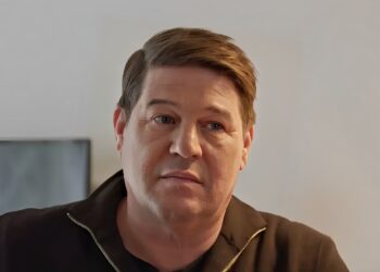 Fans diep geraakt om foto van Martijn Krabbé bij het afscheid van Jonnie Boer