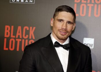 Politie op de stoep bij Rico Verhoeven en zijn kinderen: “Er worden ruiten ingegooid”