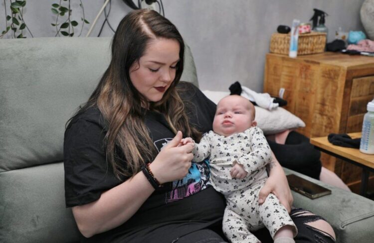 Mathilde uit Urk! spreekt openhartig over pasgeboren dochter Gerda en haar zware herstel