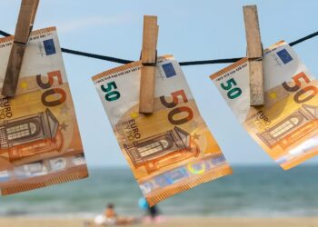 Vakantiegeld dit jaar voor heel veel mensen echt lager: ´Dit is wat er voor jou nog overblijft´