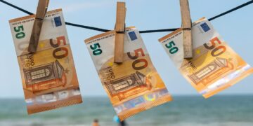 Vakantiegeld dit jaar voor heel veel mensen echt lager: ´Dit is wat er voor jou nog overblijft´