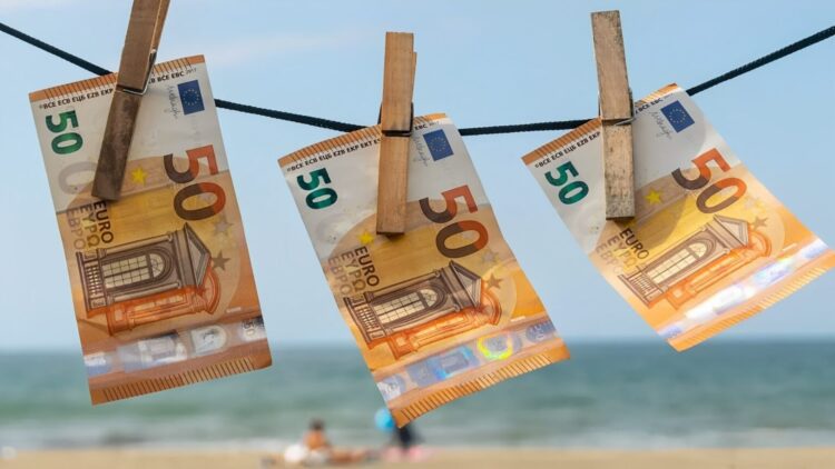 Vakantiegeld dit jaar voor heel veel mensen echt lager: ´Dit is wat er voor jou nog overblijft´