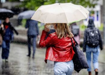 Pak je paraplu er maar bij: stevige buien op komst en hier gaat het los