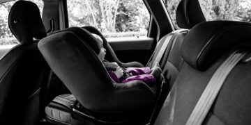 Jongetje (2) vergeten in hete auto: vader ‘vergat’ hem