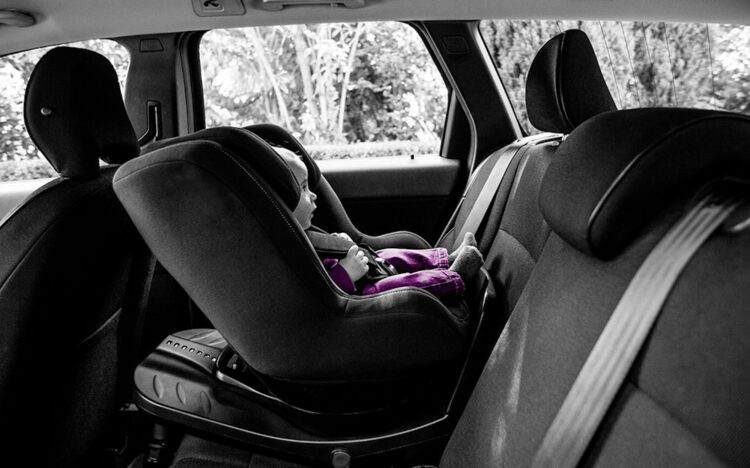 Jongetje (2) vergeten in hete auto: vader ‘vergat’ hem