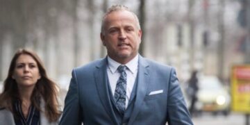 Gordon verliest zijn zelfbeheersing en haalt verwoestend uit: ‘Ga je schamen!’