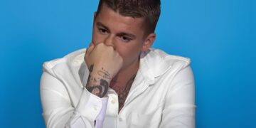 Mart Hoogkamer legt werkzaamheden per direct neer