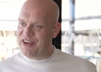 Michael van Gerwen is niet meer te herkennen na scheiding: ‘Ontzettend vermagerd’