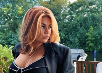 Deze artiest stuurt ondeugend bericht naar Roxeanne Hazes: ‘Vanavond zijn we van elkaar’