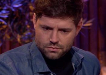 Simon Keizer deelt openhartig zijn strijd: ‘ik voel me vaak alleen in mijn hoofd’