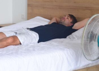 Dit moet je écht weten als je slaapt met een ventilator op je kamer
