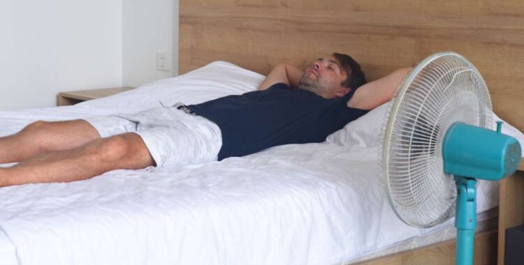 Dit moet je écht weten als je slaapt met een ventilator op je kamer