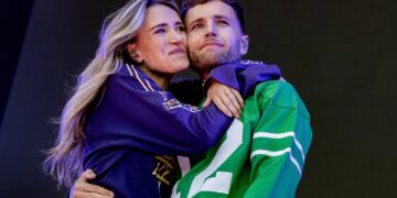 Staande ovatie voor Suzan en Freek tijdens hun eerste optreden: ‘Kippenvel‘