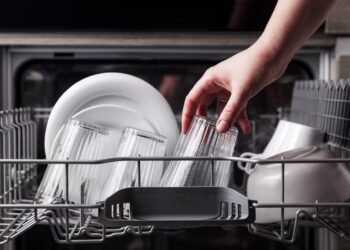 Met dit middeltje blijft je vaatwasser schoon en geurvrij en iedereen heeft dit in huis