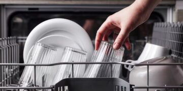 Met dit middeltje blijft je vaatwasser schoon en geurvrij en iedereen heeft dit in huis