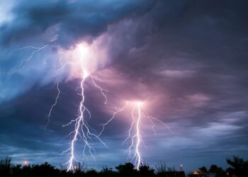 Zo laat worden op deze plekken zware onweersbuien met hagel verwacht