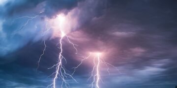 Zo laat worden op deze plekken zware onweersbuien met hagel verwacht