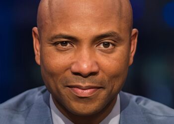 Minnares kan er maar niet genoeg van krijgen en blijft Humberto Tan stalken