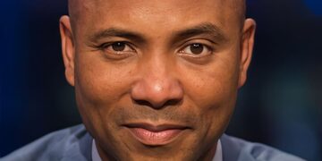 Minnares kan er maar niet genoeg van krijgen en blijft Humberto Tan stalken