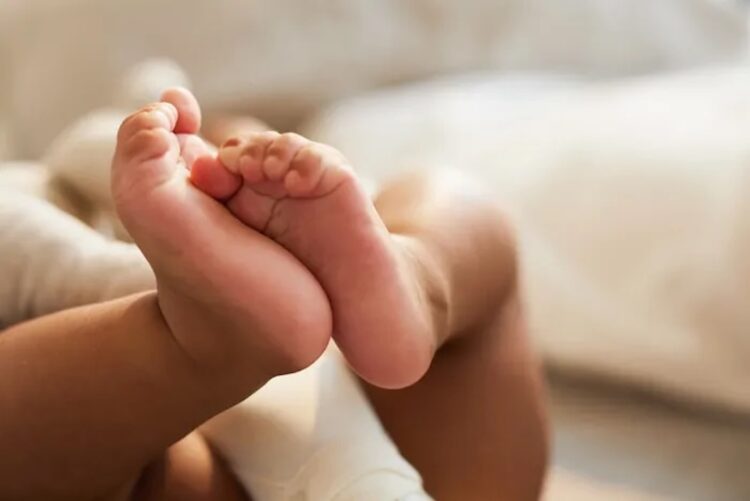 Vader (29) verdrinkt baby (3 maanden) in emmer met wasmiddel om ruzie met zijn vrouw