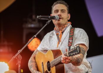 Opnieuw drama voor Douwe Bob optreden opnieuw afgebroken