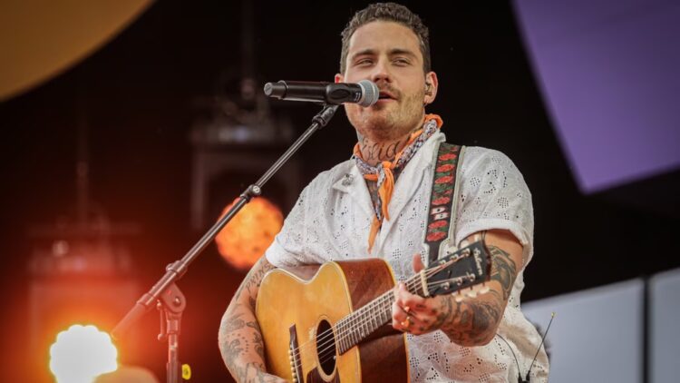 Opnieuw drama voor Douwe Bob optreden opnieuw afgebroken