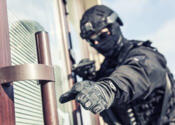 FIOD valt woning binnen van dochter beroemde artiest