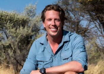 Freek Vonk reageert woest na bijtincident met wolf: ‘We hadden dit kunnen voorkomen’