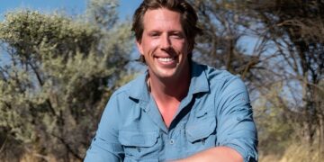 Freek Vonk reageert woest na bijtincident met wolf: ‘We hadden dit kunnen voorkomen’