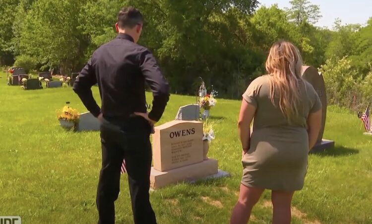 Ophef om bizarre boodschap op grafsteen: ”Vond hij mooi”