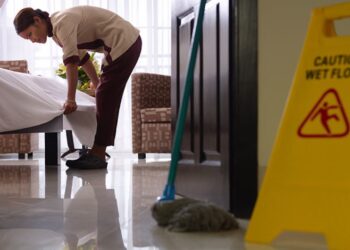 Onderzoekers waarschuwen: deze hotelspullen worden zelden écht goed schoongemaakt (zelfs in luxe hotels)