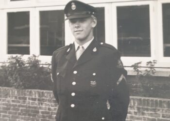 Oude jeugdfoto: Weet jij welke B&B Vol Liefde-ster dít is