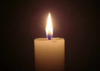 Verschrikkelijk: Meisje van 9 overlijdt in snikhete auto terwijl moeder aan het werk is