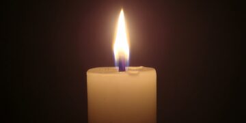 Verschrikkelijk: Meisje van 9 overlijdt in snikhete auto terwijl moeder aan het werk is