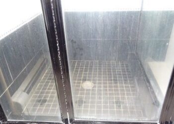 Iedereen zweert erbij: dé badkamerhack waardoor je nooit meer last hebt van kalkaanslag