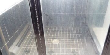 Iedereen zweert erbij: dé badkamerhack waardoor je nooit meer last hebt van kalkaanslag