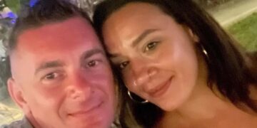 Moeder en zesjarige kind betrokken bij misdrijf en aangehouden op het vliegveld