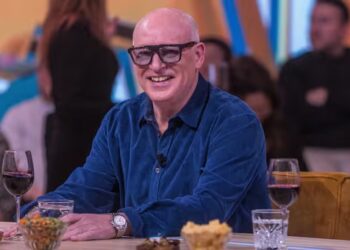 René van der Gijp onder vuur na uitspraak Freek en Suzan: ‘Hoe haal je het in je stomme kop!’