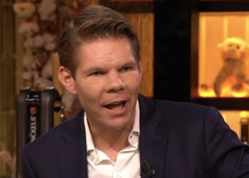 Victor Vlam haalt uit naar Angela de Jong: ‘Ze is gewoon een vervelende vrouw’