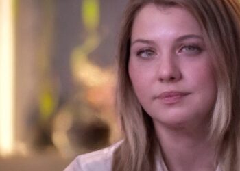 Stiefvader verpest haar jeugd, maar wat deze motorclub daarna doet, bezorgt je kippenvel