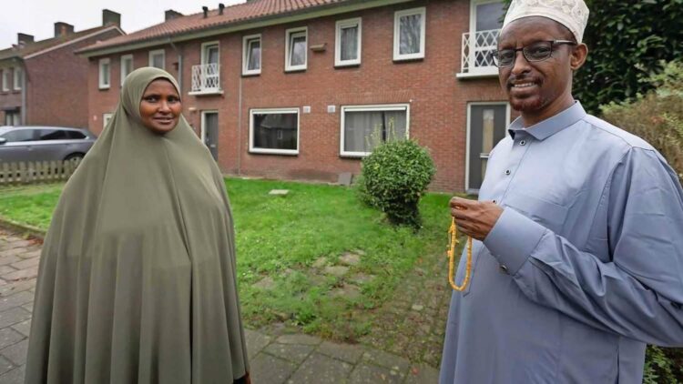 Somalisch asielgezin met vijftien kinderen krijgt twee woningen: huis vinden voor grote families is erg lastig