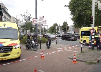 Dieven slaan toe en stelen haar telefoon terwijl vrouw in Arnhem een mensenleven redt