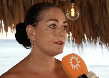 Thérèse Boer en haar kinderen eren Jonnie op Curaçao: ‘Hij wilde dit heel graag’