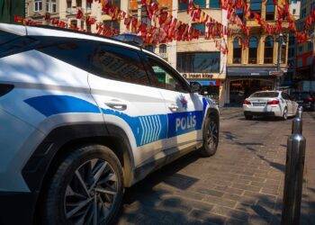 Verschrikkelijk gezinsdrama in Turkije: Nederlandse broertjes (15 en 17) dood in hotel, vader vecht voor zijn leven