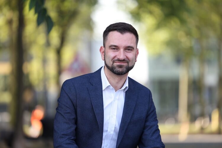 Politieke schokgolf: Stephan van Baarle legt zijn functie bij DENK per direct neer