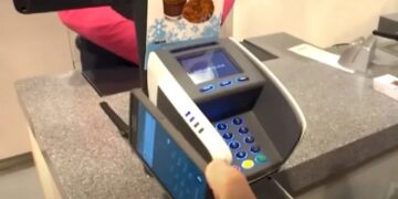 Deze winkels weigeren contant geld – en klanten zijn woedend over de gevolgen