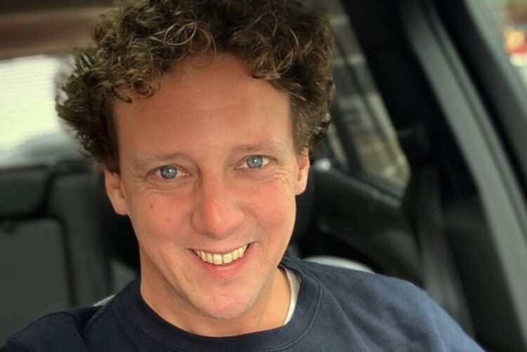 Jochem Myjer legt werkzaamheden per direct neer na heftig nieuws uit ziekenhuis