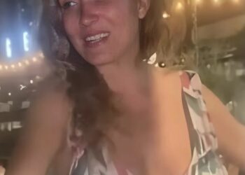 Terras in rep en roer: Katja Schuurman zorgt voor opschudding in Amsterdam