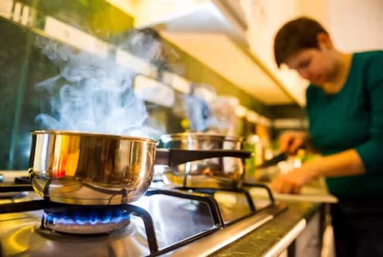 Artsen slaan alarm: Kinderen en volwassenen lopen risico als je kookt op gas