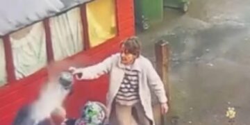 Gehandicapte oma en kleinzoon zijn slachtoffer geworden van een aanval met kokend heet water